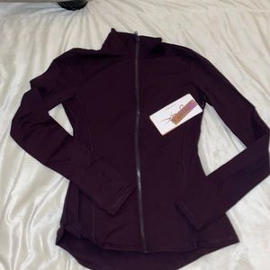 BRAND NEW Burgundy Full-Zip Workout Top. Size SMALL